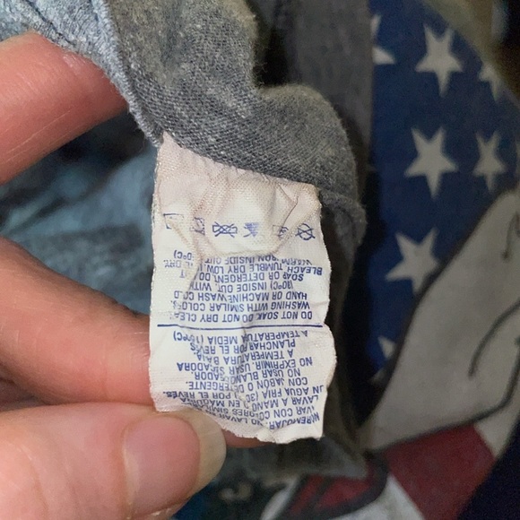 Large gray graphic tee shirt unisex, size large. Preowned. - Picture 4 of 5